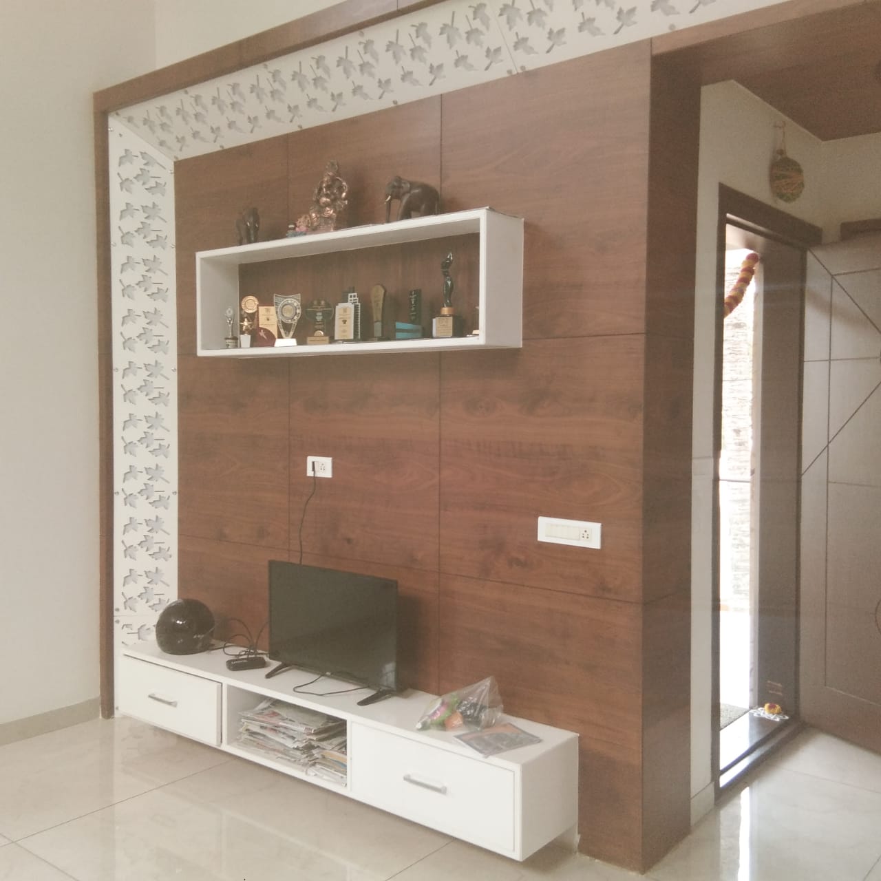 Living hall and TV Unit 14/16